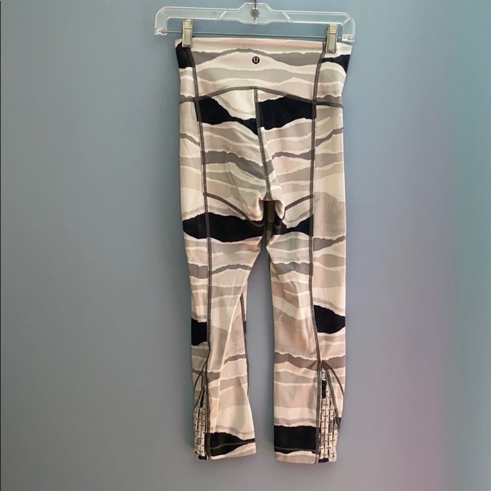 Lululemon marble print crop leggings 4